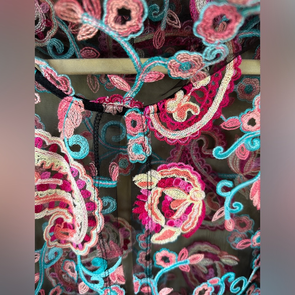 Ali Miles Paisley Sheer Embroidered Top Size S - Picture 4 of 8